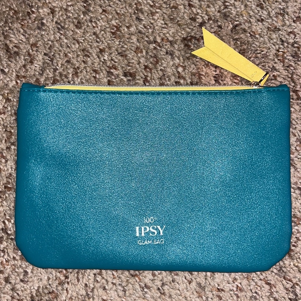 Ipsy glam bag - Picture 2 of 2